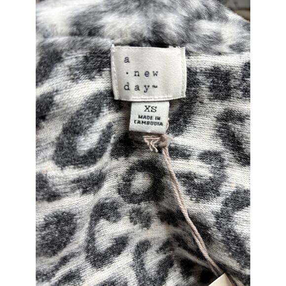 A New Day NWT Leopard Print Cardigan Duster Size XS Grey Oversized Cozy Winter - Picture 5 of 7